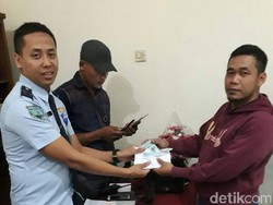 Petugas Bandara Adi Sutjipto Kembalikan Uang Temuan Rp 30 Juta