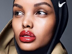 Halima Aden Kembali Cetak Sejarah, Jadi Hijabers Pertama di Cover Allure