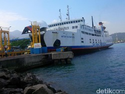 Terdorong Angin, Kapal ASDP Tabrak Bantalan Dermaga III di Merak