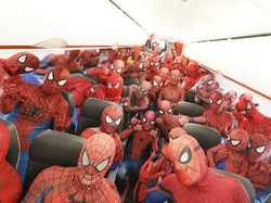 Wow! 40 Spider-Man Naik Pesawat Ini