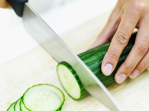 Duh, Pria Ini Potong dan Buang Testisnya ke Toilet Demi Jadi Wanita