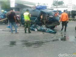 Mobil Pemudik Tabrak Truk di Pantura Brebes