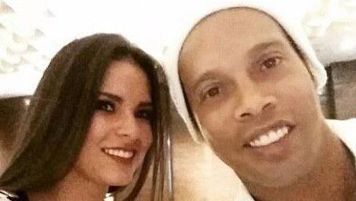 Ania Gadea bersama Ronaldinho (Foto: Instagram) Ania Gadea bersama Ronaldinho (Foto: Instagram)