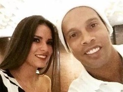 Model Seksi Ini Bilang Ronaldinho Sangat Baik dan Rendah Hati