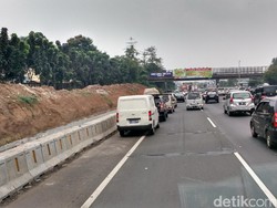 Lalin ke Cikampek Padat, Contraflow Diterapkan di Karawang