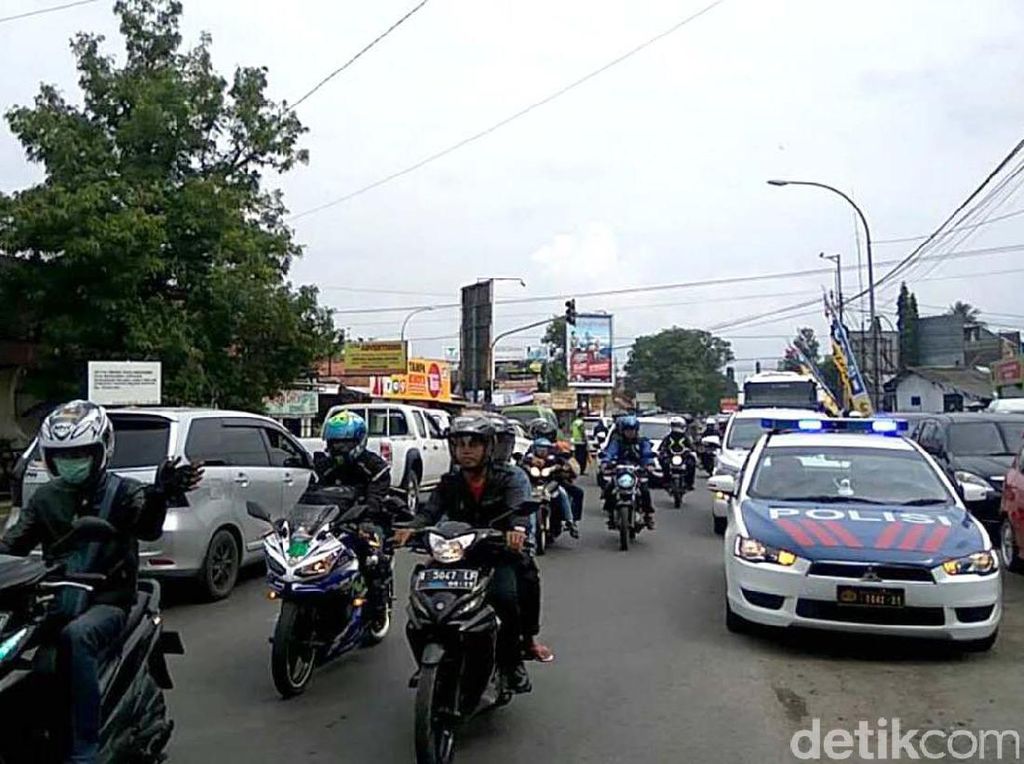 Cerita Pemudik Motor: Jalur Brebes Lebih Lancar Sekarang Cerita Pemudik Motor: Jalur Brebes Lebih Lancar Sekarang