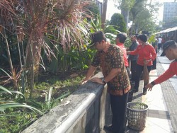 Sambut Pemudik, Wali Kota Semarang Bersihkan Simpang Lima