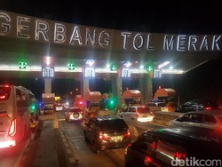 Jalur ke Pelabuhan Merak Macet Hingga 2 Kilometer