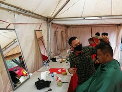 Pulang Pulang Ganteng, Cukur Rp 1 ala Telkomsel