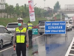Rest Area KM 130 Cipali Penuh Pemudik, Polisi Terapkan Buka Tutup