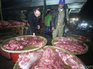 75 Kg Daging Gelonggongan Ditemukan di Pasar Legi Solo 75 Kg Daging Gelonggongan Ditemukan di Pasar Legi Solo