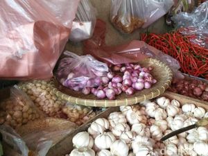 Harga Sembako Jogja Hari Ini 24 April 2025: Bawang Merah-Putih Kompak Turun! Harga Sembako Jogja Hari Ini 24 April 2025: Bawang Merah-Putih Kompak Turun!