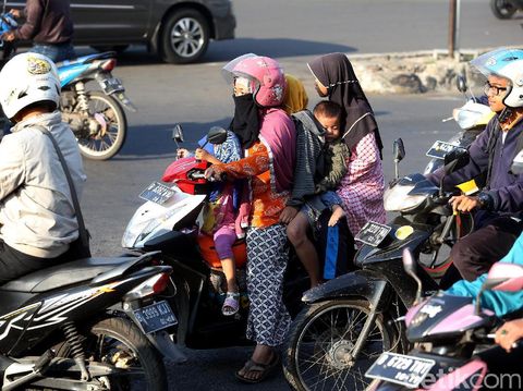 Demi Keselamatan, Jangan Sembarangan Turunkan Anak dari Motor/
