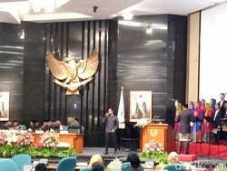 Saat Lagu Selamat Ulang Tahun Kagetkan Peserta Paripurna HUT DKI