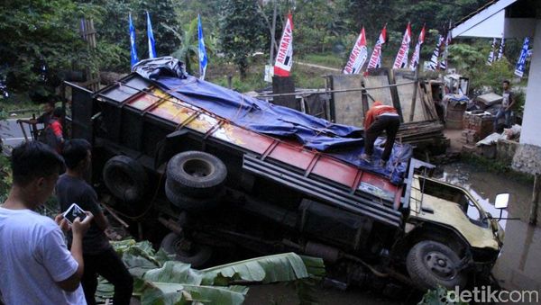 Kecelakaan Terjadi di Jalur Mudik Nagreg