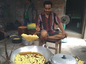 Pengusaha Makanan Khas Trenggalek Kewalanan Layani Konsumen