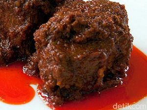 Tak Sempat Bikin Rendang? Pesan atau Beli Langsung Saja di 5 Tempat Ini