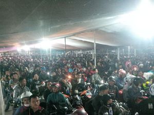 Geliat Pemudik Pemotor Padati Pelabuhan Merak