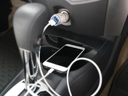 Lagi Macet, Jangan Ngecas Handphone Saat Mesin Mobil Mati