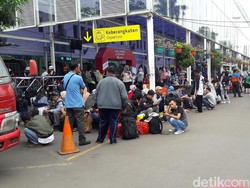 H-2 Lebaran, Pemudik di Stasiun Senen Capai 27.000 Penumpang