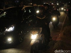 Diguyur Hujan, Waspadai Jalan Licin dan Bergelombang di Cirebon