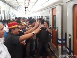 Gubernur Jatim Berangkatkan Mudik Gratis di Stasiun Gubeng