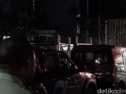Naik Land Cruiser Hitam, Obama dan Keluarga Menuju Ubud