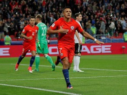 Alexis Sanchez Jadi Top Skorer Sepanjang Masa Chile