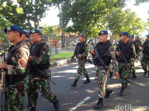 Mobil Rombongan Obama Terparkir di Lanud Ngurah Rai