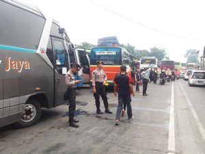 H-2 Lebaran, Pemudik Padati Terminal Kalideres