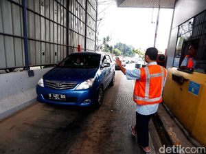 Debat Seru Pengendara dan Petugas Tol Soal Bayar Nontunai