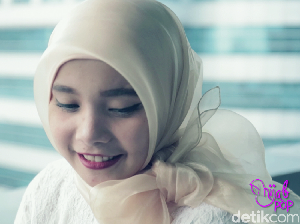 5 Tips Pakai Hijab Organza untuk Lebaran