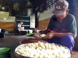 Geplak dan Peyek Tumpuk Oleh-oleh Khas Bantul
