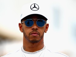 Hamilton Ingin Mercedes Lebih Konsisten seperti Ferrari