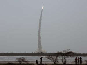 Peluncuran Satelit India Gagal, Roket Kembali Lagi ke Bumi