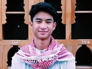 Saat Devano Danendra Lengket dengan Beby Tsabina dan Stefhanie Zamora Saat Devano Danendra Lengket dengan Beby Tsabina dan Stefhanie Zamora