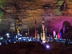 Gua di China Konon Tempatnya Naga Kuning