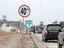 Tol Darurat Pekalongan Ramai, Pemudik Keluhkan Debu dan Kerikil