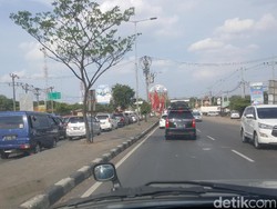 Arus Mudik, Polisi Berlakukan Contraflow di Macet Kendal-Semarang