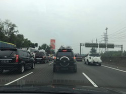 Macet Jalur Mudik, Depok ke Tol Cibitung Ditempuh 8 Jam