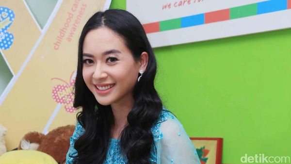 Macet? Tenangkan Hati Sambil Lihat Elvira  Devinamira