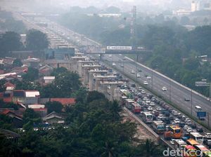 Tol Jakarta Arah Cikampek Ada Contraflow di Cikarang Utama