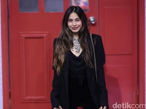 Ditanya Soal Axel Matthew, Valerie Thomas Acungkan Jari Tengah Ditanya Soal Axel Matthew, Valerie Thomas Acungkan Jari Tengah