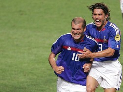 Zinedine Zidane pernah kembali dari pensiun, tapi di level timnas Prancis. Dia sempat mundur usai Euro 2004, tapi kembali lagi karena Prancis kesulitan di kualifikasi Piala Dunia 2006. (Getty Images Sport)