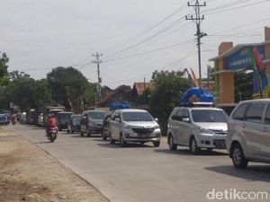 Jalur Semarang-Purwodadi mulai Padat di Demak Jalur Semarang-Purwodadi mulai Padat di Demak