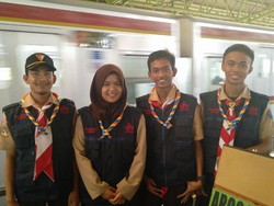 Pramuka Ikut Siaga Pengamanan Arus Mudik di Stasiun Gambir