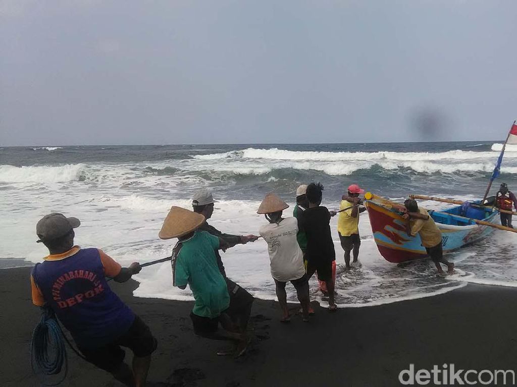 Paceklik Berlalu, Nelayan Pantai Depok Bantul Panen Ikan Paceklik Berlalu, Nelayan Pantai Depok Bantul Panen Ikan