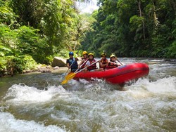 Mau Coba Rafting di Four Seasons Resort Bali at Sayan, Obama?