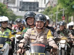 Amankan Lebaran di Surabaya, Polri dan TNI Patroli Bersama Amankan Lebaran di Surabaya, Polri dan TNI Patroli Bersama