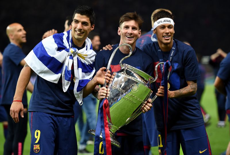 BERLIN, GERMANY - JUNE 06:  (L-R) Luis Suarez, Lionel Messi and Neymar of Barcelona celebrate with the trophy after the UEFA Champions League Final between Juventus and FC Barcelona at Olympiastadion on June 6, 2015 in Berlin, Germany.  (Photo by Matthias Hangst/Getty Images)